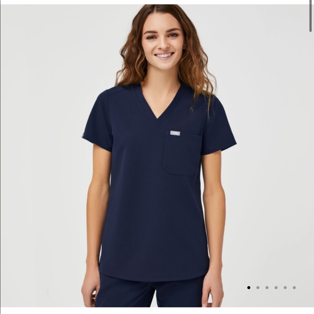 Figs scrub top-navy